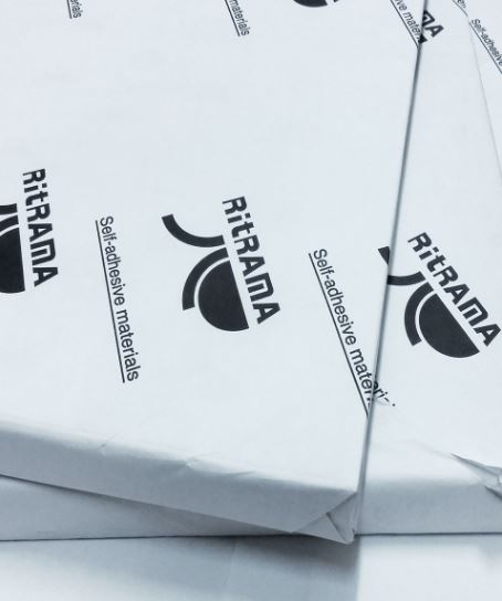 PVC ADHESIVO RITRAMA RI.SCREEN M80 VERDE BRILLO 135GR SIN CORTES 70x100. (HASTA FIN STOCK)