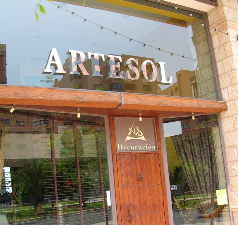 LETRA DE ACERO INOX EN RELIEVE